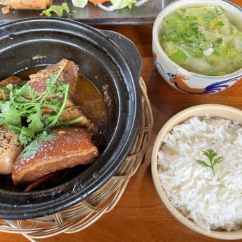 Me Va Con Vietnamese Kitchen - Braised Pork Belly - Vietnamese Near Me - Oakland, California Me Va Con Vietnamese Kitchen - Braised Pork Belly - Vietnamese Near Me - Oakland, California