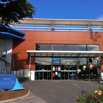 Decathlon - Entrée expo en plein air ! - Sporting Goods Near Me - Marseille, 13