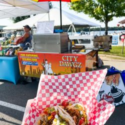 Swan Bay Resort - Enjoy city Dawgz delights