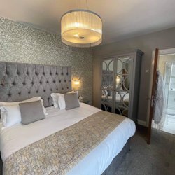 Shipquay Hotel - Beautiful bedroom.