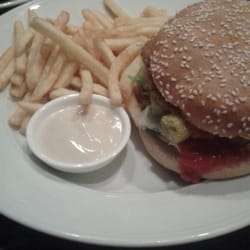 Familienbetrieb - Veganer Sgt. Pepper Burger mit Gemüse-Linsen-Patty