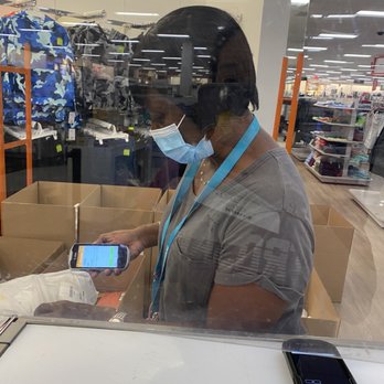 Kohl's - Amazon line with an employee full of attitudes - Men's Clothing Near Me - CERRITOS, California Kohl's - Amazon line with an employee full of attitudes - Men's Clothing Near Me - CERRITOS, California