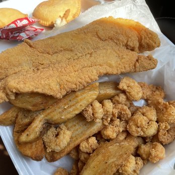 Moody's Time Saver - Meat Pie Crawfish Pie Cajun Style Large Seafood Platter Potato Wedges - Convenience Stores Near Me - Slidell, Louisiana