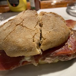 Prego com "Martelo" Strip loin. Cured ham - prosciutto & cheese