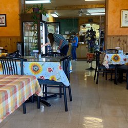 Elkton Station - Order take out to be seated. Very fun little stop.