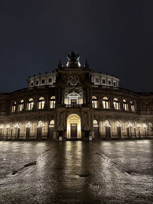 Semperoper Dresden by null