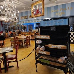 Amélie's French Bakery & Café