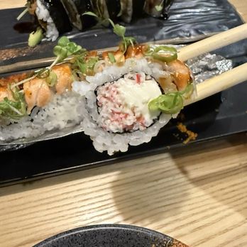 Sake - Lion king (fat cream cheese filling) - Sushi Bars Near Me - Pinole, California