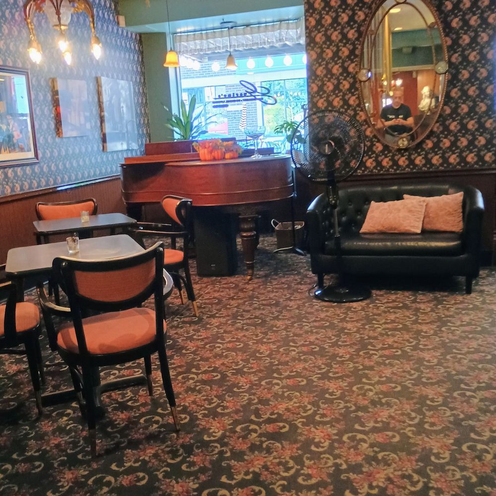 Piano bar