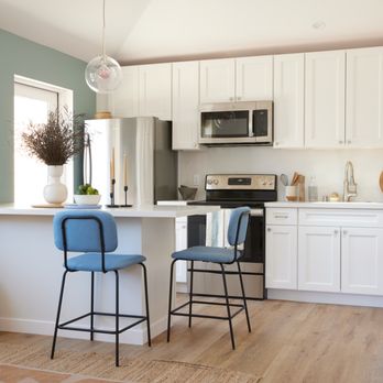 Homestead - a kitchen with white cabinets and blue bar stools - General Contractors Near Me - Los Angeles, California Homestead - a kitchen with white cabinets and blue bar stools - General Contractors Near Me - Los Angeles, California