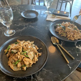 Dok Khao - Pad Si Ew x 2 - Thai Near Me - Woodbridge, Virginia Dok Khao - Pad Si Ew x 2 - Thai Near Me - Woodbridge, Virginia