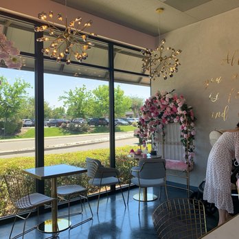 Chant’el Cafe - Another cute sitting area - Cafes Near Me - Folsom, California