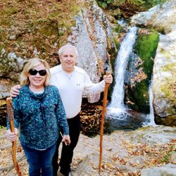 NC Outdoor Adventures - Leaf and waterfall tours