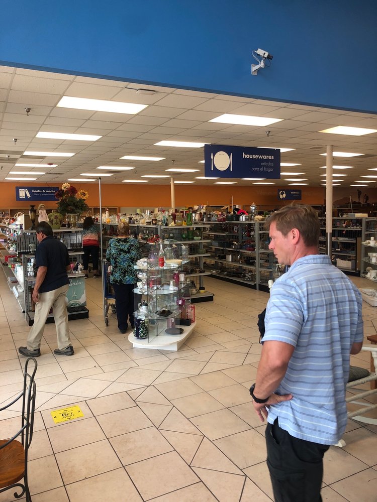GOODWILL Updated September 2024 13 Photos & 25 Reviews 727 NW