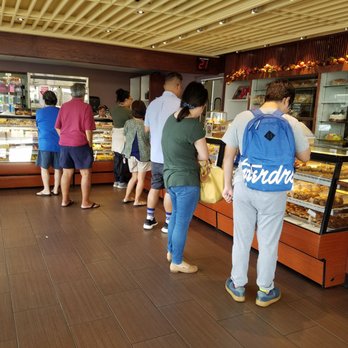 Liliha Bakery - Crowd - Bakeries Near Me - Honolulu, Hawaii