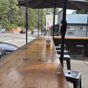 Hungry Hut - Outdoor eating - Burgers Near Me - Shaver Lake, California