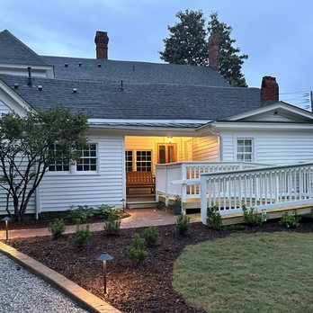 Banks Bed and Breakfast - Back entry to the house. - Bed & Breakfast Near Me - Garner, North Carolina