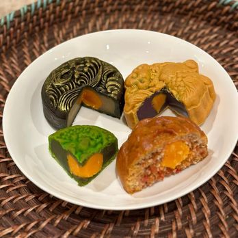 1983 Bakery - Moon cake with mix nut, green tea , ube and coffee filling - Bakeries Near Me 1983 Bakery - Moon cake with mix nut, green tea , ube and coffee filling - Bakeries Near Me
