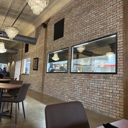 Brickhouse Pizza & Taproom - Inside