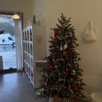 Harucake - indoor decorations (holiday ver.) - Coffee & Tea Near Me - Los Angeles, California