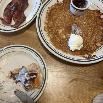 Art's Corner Cafe - Corner cake - Breakfast & Brunch Near Me - Ventura, California