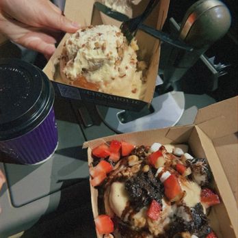 Cinnaholic - Bakeries Near Me - Los Angeles, California Cinnaholic - Bakeries Near Me - Los Angeles, California
