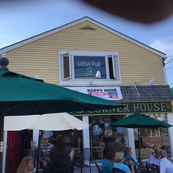 Ryans Corner House - The front of the place do you don't miss it. - Pubs Near Me - Kennebunk, Maine