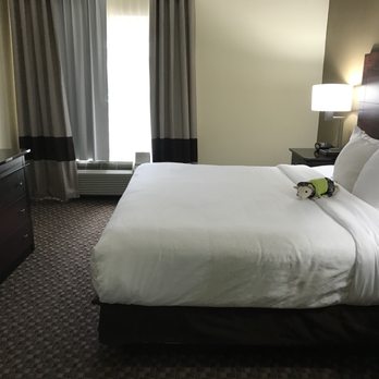 Comfort Suites - Very comfy bed - Hotels Near Me - Milledgeville, Georgia