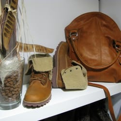 Kraft-Schuhmode - Zu den Boots und Winterschuhen gibt es auch die passenden Accessoires, wie bspw. Ledertaschen.