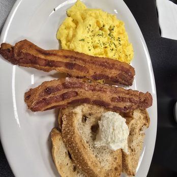 Jimmies Place Cafe - 2x2x2 Eggs, bacon and sourdough toast - Japanese Near Me - Stockton, California