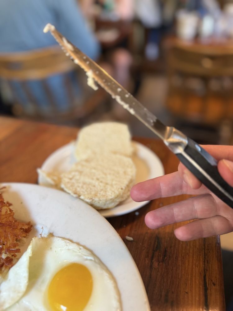 Hank’s Creekside Restaurant