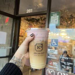 Exterior outside entrance of Latthe Roast & Toast - Rose oat latte - Milpitas, California Exterior outside entrance of Latthe Roast & Toast - Rose oat latte - Milpitas, California