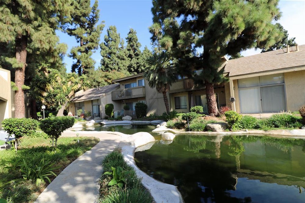 THE STREAMS 91 Photos & 113 Reviews Apartments 1261 Deerpark Dr