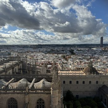 La Giralda - Landmarks & Historical Buildings Near Me - Seville, SE La Giralda - Landmarks & Historical Buildings Near Me - Seville, SE