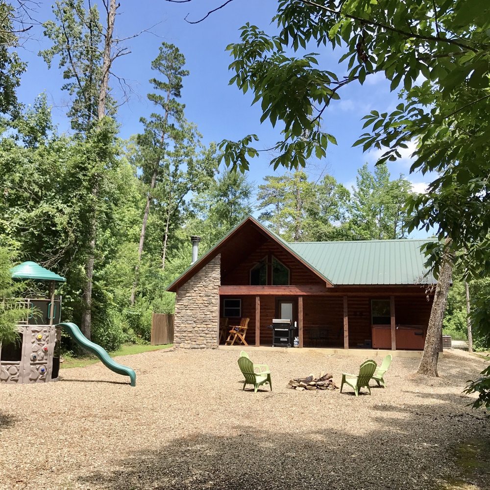 Blue Beaver Luxury Cabins - Back exterior of It's a Hoot - Hotels Near Me - Broken Bow, Oklahoma