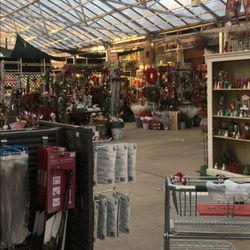 Heinz Brothers Greenhouse Garden Center - Beautiful displays