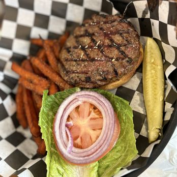 Hunter Mountain Brewery - Gateway Burger with Sweet Potato Fries - Breweries Near Me - Hunter, New York