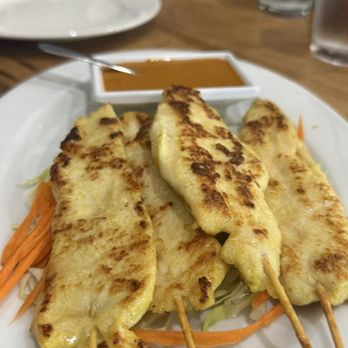 Thai Hot - Thai Near Me - Elk Grove, California