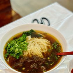 East Wall Chinese Cuisine - 紅燒牛肉麵
