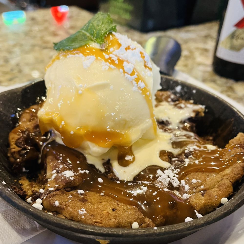 Jonathan's Grille - Skillet cookie for dessert - Sports Bars Near Me - East Ridge, Tennessee