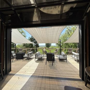 Pointe D'Vine - Deck - Venues & Event Spaces Near Me - Quincy, Illinois Pointe D'Vine - Deck - Venues & Event Spaces Near Me - Quincy, Illinois