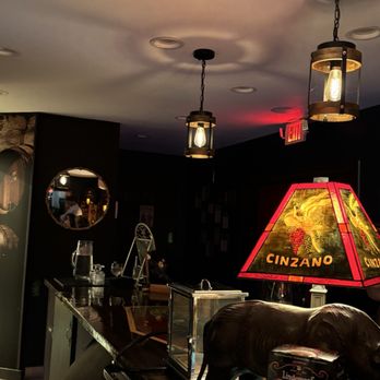 Belleair Hideaway - Wine Bars Near Me - Belleair Bluffs, Florida Belleair Hideaway - Wine Bars Near Me - Belleair Bluffs, Florida