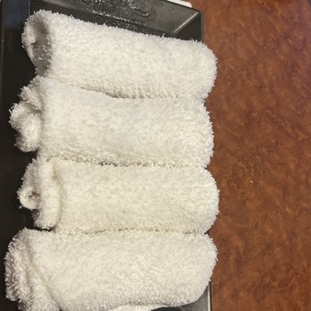 Crave - Hot towels to clean hands before meal - New American Near Me - Maple Grove, Minnesota