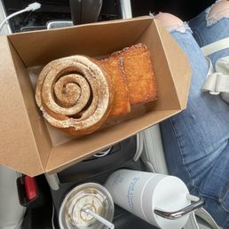 Cinnamon pastry, honey toast Cinnamon pastry, honey toast
