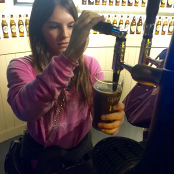 Guinness Storehouse - Learning how to pour a perfect pint of Guinness - Breweries Near Me - Dublin, D Guinness Storehouse - Learning how to pour a perfect pint of Guinness - Breweries Near Me - Dublin, D
