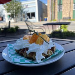 Harlem Java House - Peaches and cream croffle!