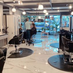 Mona's Hair Studio