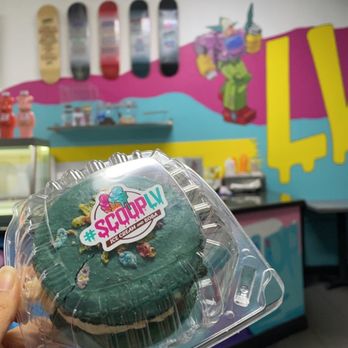 Scoop LV - Fruity pebbles ice cream inside the fruity pebble macaron - Bubble Tea Near Me - Las Vegas, Nevada