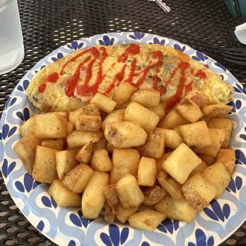 Da Reef Cafe - Aina omelette with added siracha!  YUM! - Waffles Near Me - Kapaʻa, Hawaii