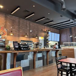 Enrico's Deli & Pizzeria - Decor
